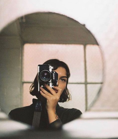 Mirror Photography, Self Photography, 35mm Photography, Vivian Maier, Photographie Portrait Inspiration, Selfie Photography, Self Portrait Photography, Trik Fotografi, Olivia Palermo