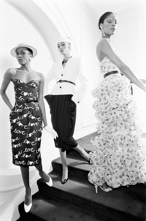 Givenchy’s 1970s Black Model Cabine Was a Key Moment in Diversity – WWD Diversity Fashion, Couture Coats, House Models, Black Fashion Designers, Fashion 1970s, Black Model, Black American, Couture Collection, American Women