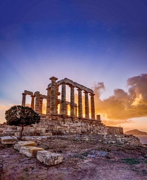 Art Our World, Temple Of Poseidon, Mt Olympus, European Bucket List, Attica Greece, Antique Architecture, Ancient Monuments, Greek Mythology Tattoos, Ancient Places