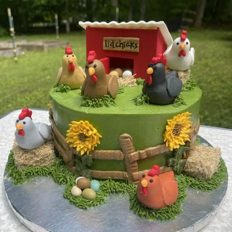 Chicken Bday Cake, Birthday Cake With Chickens, Chicken Cakes Birthday Ideas, Chicken Birthday Cake Ideas, Chicken Coop Cake, Chicken Themed Birthday Cake, Farm Theme Treats, Simple Farm Cake, Cake Chicken Design