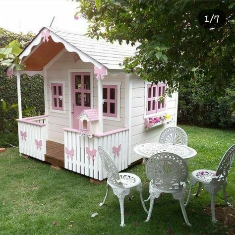 Diy Clubhouse Outdoor Kids, Girls Playhouse Outdoor, Playhouse Outdoor Diy, Playground Remodel, Kids Playhouse Ideas, Diy Clubhouse, Outdoor Playhouse Interior, Feminine House, Pink Playhouse