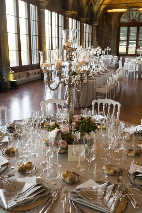 Candelabra Wedding, Silver Candelabra, Candelabra Centerpiece, Elegant Centerpiece, Elegant Centerpieces, Round Table, Wedding Table, Table Settings, Silver