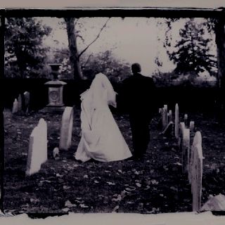 Graveyard Wedding..anyone? Wedding Cemetery Pictures, Classic Black And White Wedding Photos, Wedding Photos Gothic, Ghost Wedding Aesthetic, Creepy Wedding Aesthetic, Gothic Wedding Ideas Victorian, Chaotic Wedding Aesthetic, Goth Wedding Pictures, Goth Outdoor Wedding