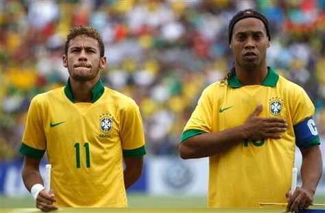 Neymar and Ronaldinho (Brazil) Brazil Team, Brazil Football Team, Cristiano Ronaldo Real Madrid, Professional Soccer, Camp Nou, Play Soccer, Neymar Jr, Soccer Team, Best Player