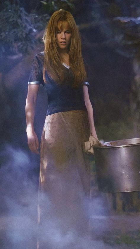 Sally Owens Hair Practical Magic, Gillian Owens Costume, Practical Magic Gillian Outfits, Gillian Owens Style, Sally Owens Hair, Gillian Owens Hair, Gillian Owens Outfit, Nicole Kidman Practical Magic Hair, Practical Magic Hair