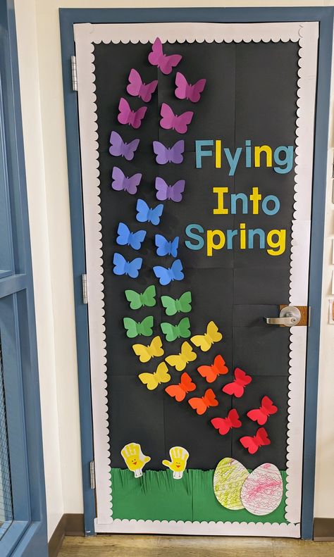 Spring School Door Ideas, Preschool Door Decorations Spring, Spring Door Ideas For Preschool, Spring Daycare Decorations, April Classroom Decorations, April School Door Decorations, April Themed Bulletin Boards, Spring Door Themes For Classroom, Spring Bulletin Board Kindergarten