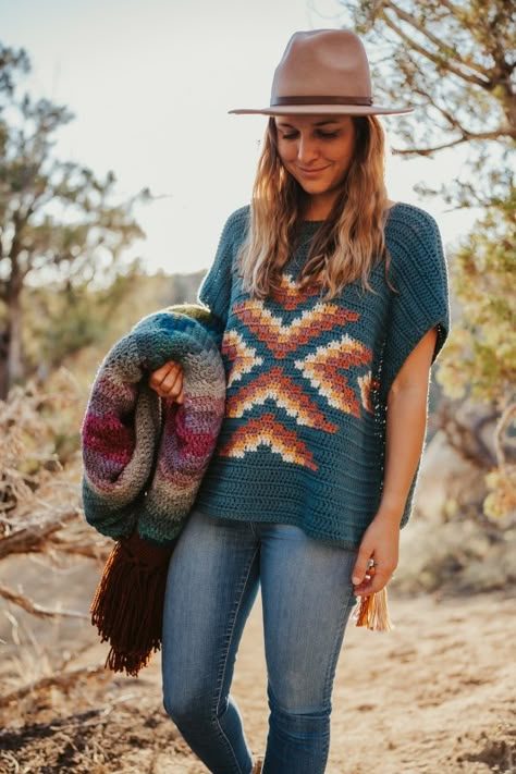 Crochet Poncho Patterns Easy, Cal Crochet, Poncho Au Crochet, Crochet Poncho Free Pattern, Poncho Crochet, Woman Top, Crochet Poncho Patterns, Tapestry Crochet Patterns, Poncho Pattern