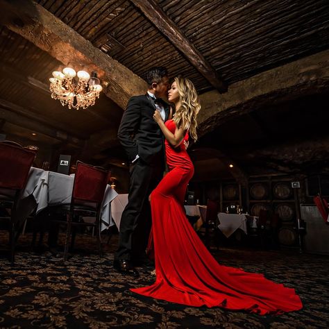 Red Engagement Photoshoot, Dramatic Couple Photoshoot, Red Gown Couple Photoshoot, Black Dress And Red Roses Photoshoot, Red Gown Pre Wedding Shoot, Sf Wedding, Red Rose Wedding, Park Photography, Wedding Highlights