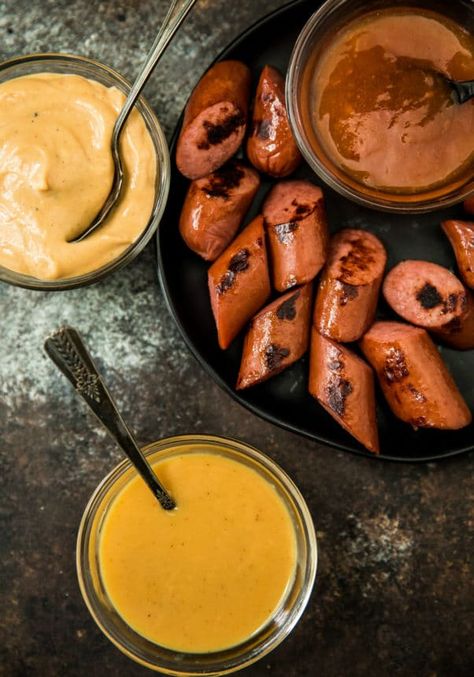 Easy Fondue, Sausage Appetizers, Easy Dipping Sauce, Sausage Sauce, Honey Mustard Dipping Sauce, Honey Bbq Sauce, Dipping Sauces Recipes, Grilled Sausage, Dipping Sauces