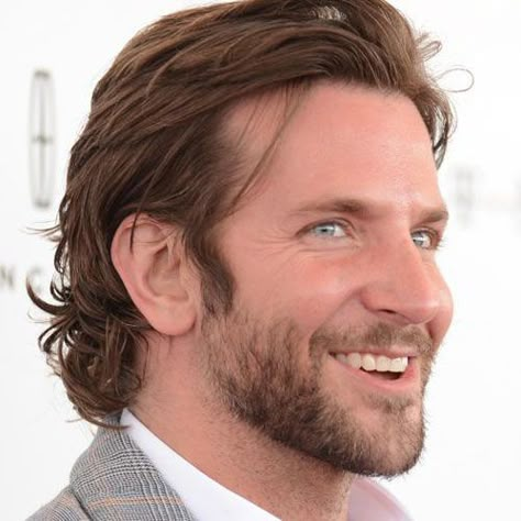 Latest 20 Bradley Cooper Haircut - Men's Hairstyle Swag Bradley Cooper Haircut, Bradley Cooper Hair, Mens Medium Length Hairstyles, Haircut Thick Hair, Dunner Wordend Haar, Best Haircuts For Men, Hipster Hairstyles, Mens Hairstyles Medium, Find Hairstyles