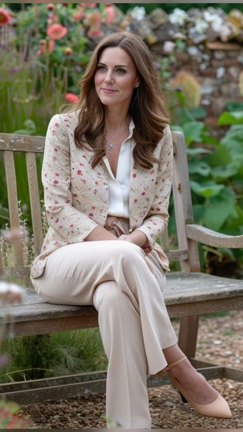 Princess Diana Casual Style, Catherine Princess Of Wales Style, Kate Middleton Style Casual, Modern Royal Outfits, Kate Middleton Summer, Modern Royalty Outfit, Kate Middleton Model, Kate Middleton Style Outfits, Düşes Kate