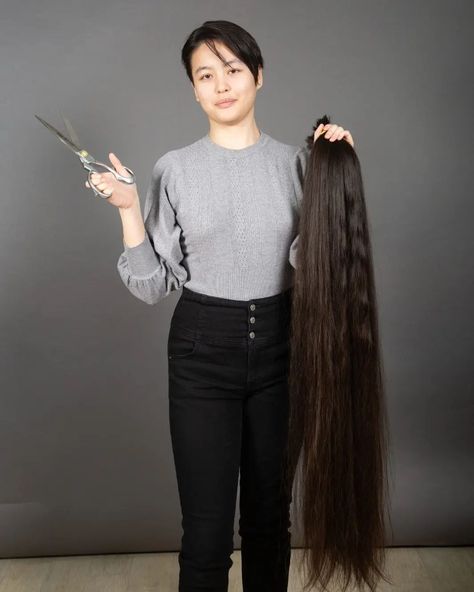 Shaved Hair Women, Long Hair Cut Short, Before And After Haircut, Long Hair Ponytail, Extremely Long Hair, Hair Ponytail, Short Hair Styles For Round Faces, Super Long Hair, Weird Fashion