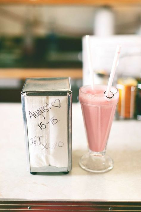 Retro Engagement Photos, Vintage Engagement Photos, 50s Wedding, 50s Diner, Vintage Diner, Vintage Wedding Photography, Retro Diner, Retro Wedding, Fun Wedding Photography