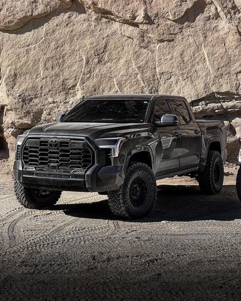 2022 Toyota Tundra Lifted, Black Toyota Tundra, Toyota Tundra Off Road, Toyota Sequioa, Toyota Tundra Lifted, Toyota Tundra Trd Pro, Tundra Trd Pro, Toyota Tundra Trd, Tundra Trd