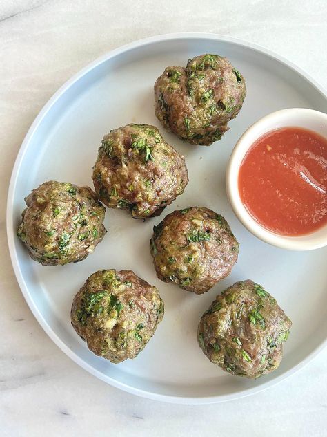 Beef + Greens Meatballs — Feeding Our Toddlers Toddler Beef Recipes, Beef Spinach Recipe, Ground Beef And Spinach, Spinach Meatballs, Blw Recipes, Lamb Meatballs, Toddler Recipes, Kale And Spinach, Beef Meatballs