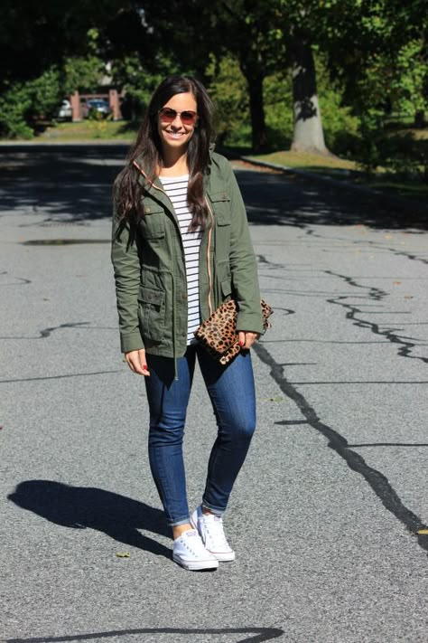 Utility Jacket Outfit, Green Jacket Outfit, Converse Outfits, Army Green Dress, Outfits With Converse, Mode Casual, Jacket Outfit, Anorak Jacket, Utility Jacket