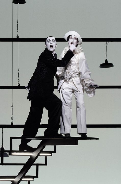 Robert Wilson and the Berliner Ensemble's production of Lulu Contemporary Theatre, Robert Wilson, Set Design Theatre, Samuel Beckett, Theatre Stage, Theatre Design, Two Worlds, European Culture, Scene Design