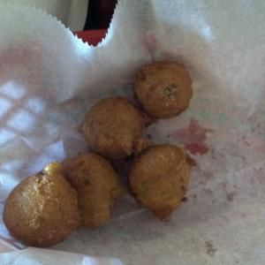 Catfish Cabin - Best.Hushpuppies.Ever.   ++fried shrimp is absolutely incredible as well++ Hushpuppy Recipes, Alabama Recipes, Hush Puppies Recipe, Recipes With Ingredients, Comeback Sauce, Catfish Recipes, Good Carbs, Fried Catfish, Mini Muffin Pan