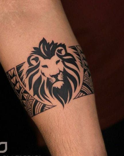 Lion With Name Tattoo, Lion Maori Tattoo, Tattoo Lion Men, Lion Band Tattoo Design, Lion Tattoo Arm, Tattoos Bracelet, Lion Tattoo Ideas, Celtic Tattoos For Men, Best Tattoo Fonts