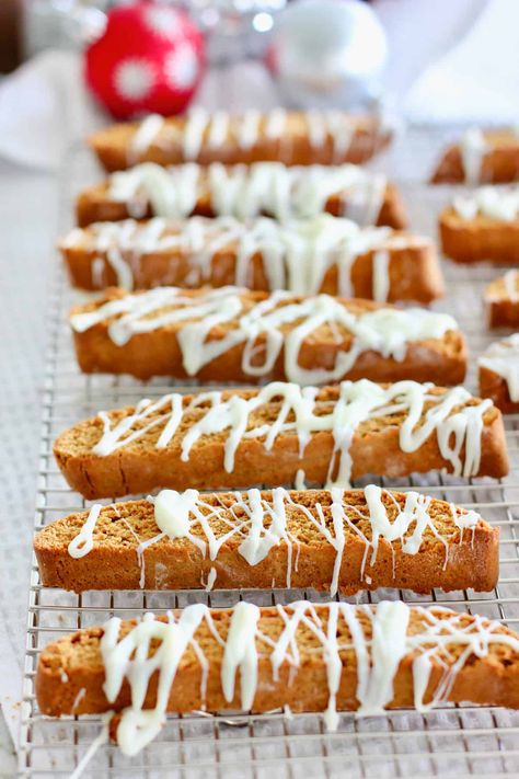 Gingerbread Biscotti Recipe, Best Biscotti Recipe, Gingerbread Biscotti, Holiday Entertaining Food, Melted White Chocolate, Pinterest Christmas, Almond Biscotti, Biscotti Cookies, Amazing Desserts