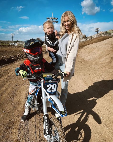 @_paigecraig shared a photo on Instagram: “School night hangs at the track with good friends ❤️” • Mar 24, 2021 at 9:31pm UTC Dirt Bike Family, Motocross Family, Country Family Photos, Motocross Mom, Country Romance, Moto Mom, Dirt Bikes For Kids, Kids Fever, Motocross Love