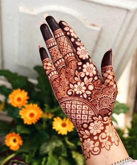 Mehndi Designs Fancy, Flower Mehandi Designs, Fancy Mehndi Designs, Beautiful Simple Mehndi Design, Back Hand Mehndi Design, Short Mehndi Design, Legs Mehndi, Mahendi Designs, Front Mehndi Design