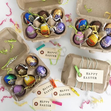 Easy Egg-cellent Easter Egg Gift Idea Easter Hamper, Smashed Peas, Easter Egg Gifts, Hamper Ideas, Diy Easter Gifts, Boyfriend Crafts, Sweet Ideas, Easter Goodies, Easter Cake