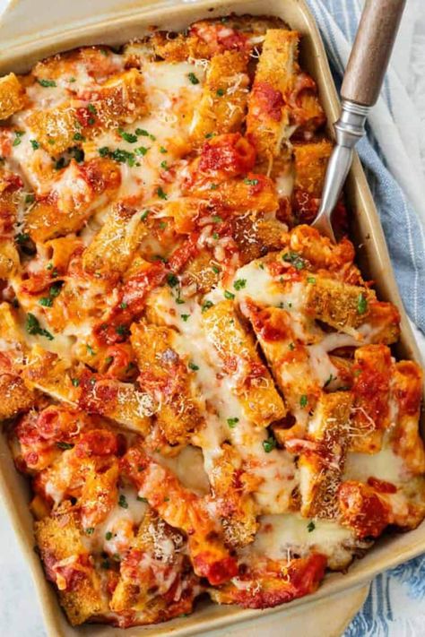 Chicken Parmesan Recipe Easy, Marinara Recipe, Chicken Parmesan Casserole, Easy Chicken Parmesan, Leftover Rotisserie Chicken, Homemade Marinara, Rotisserie Chicken Recipes, Breaded Chicken, Easy Casserole Recipes