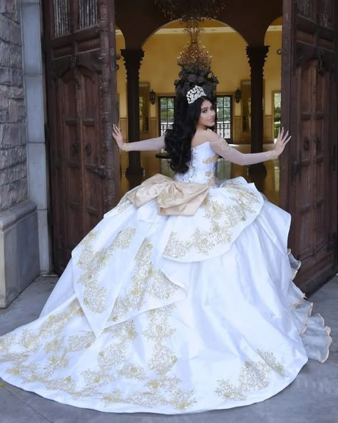 Mariachi Quinceanera, White Quince Dress, Mariachi Quinceanera Dress, Traditional Ball Gown, Classic Ball Gowns, Charro Quinceanera Dresses, Mexican Quinceanera Dresses, Quinceanera Themes Dresses, White Quinceanera Dresses