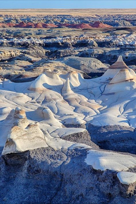 best hikes in the bisti badlands, bisti badlands, bisti badlands camping, bisti badlands guide, bisti badlands hikin, bisti badlands hiking trails, bisti badlands new mexico, bisti badlands weather, camping near bisti badlands, hiking in the bisti badlands, hotels near bisti badlands New Mexico Hiking, New Mexico Nature, New Mexico Mountains, New Mexico Badlands, Skiing New Mexico, New Mexico Aesthetic, Bisti Badlands New Mexico, Ship Rock New Mexico, Mexico Nature