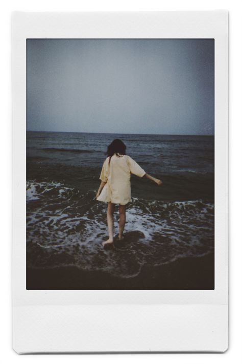 Polaroid Aesthetic Pictures, Polaroid 600 Pictures, Nomo Cam, Polaroid Photoshoot, Beach Polaroid, Analog Photos, Polaroid Pics, Polaroid Aesthetic, Small Pleasures