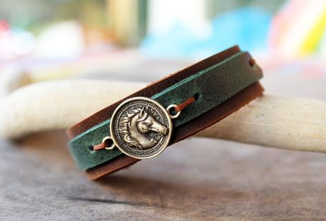 Horse Head Charm Bracelet | Brown Green Leather Strap Bracelet Boho Leather Jewelry, Horse Charm Bracelet, Brown Animals, Men Leather Bracelet, Neutral Jewelry, Totem Animal, Power Animal, Animal Totem, Oxidized Brass