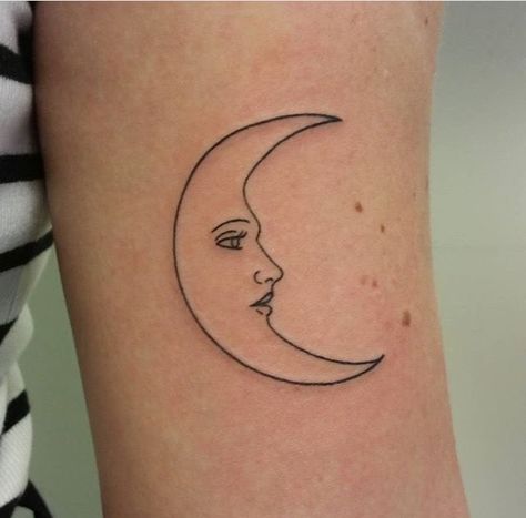 Tattoos That Represent Growing Up, Tattoo Ideas Female Moon, Sa Tattoo Ideas, Baddie Tattoo Ideas Female, Baddie Tattoo Ideas, Aesthetic Tattoo Ideas, Luna Tattoo, Unique Tattoo Ideas, 20 Aesthetic