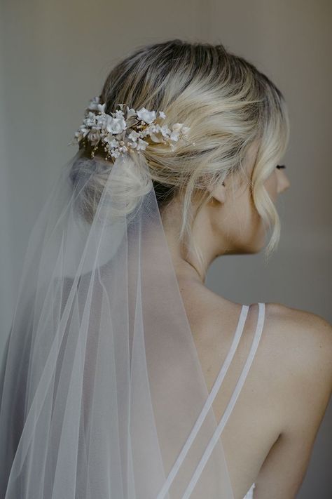 Bride Hairstyles With Veil, Hairstyles With Veil, Floral Bridal Hair, Vows Wedding, Wedding Hairstyles With Veil, Veil Hairstyles, Bridal Hair Piece, Bouquet Bridal, Bridal Hair Flowers