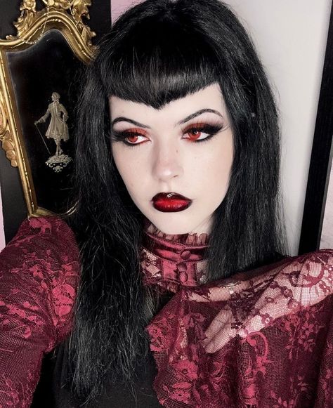 Woman Vampire Aesthetic, Gothic Formal Makeup, Vampiress Makeup, Romantic Goth Makeup, Doctor Makeup, Vampire Rave, Makeup Tutorial Videos, Vampire Hair, Goth Makeup Tutorial