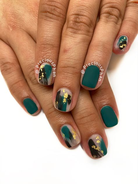 Green And Foil Nails, Blue Green And Gold Nails, Green And Gold Tip Nails, Forest Green Nails Ideas, September Nails Green, Dark Green And Gold Nails Short, Green And Mustard Nails, Forest Green Fall Nails, Green Gold Nail Designs