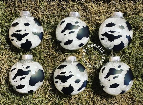 Western Christmas Decorations, Country Christmas Crafts, Western Christmas Tree, Country Christmas Ornaments, Cow Ornaments, Traditional Holiday Decor, Christmas Tree Decorating Themes, Cowboy Christmas, Christmas Parade