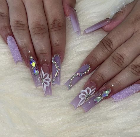 Nail Ideas Lilac, Purple Quinceanera Nails, Tangled Quince, Quinceañera Nails, Coffen Nails, Sweet 16 Nails, Blue Prom Nails, Lavender Quince, Quince Nails