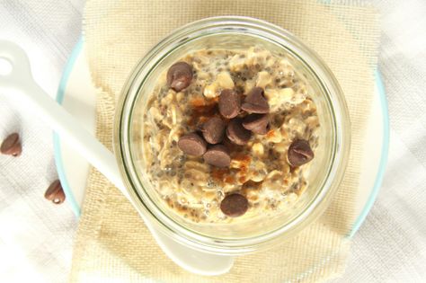 Latte Overnight Oats (Vegan) // 24 Carrot Life #vegan #glutenfree #ilovesilksoy #ad Latte Overnight Oats, Vanilla Overnight Oats, Best Overnight Oats Recipe, Protein Rich Breakfast, Vegan Overnight Oats, Pastas Recipes, Chia Recipe, Coffee Vanilla, Soy Recipes