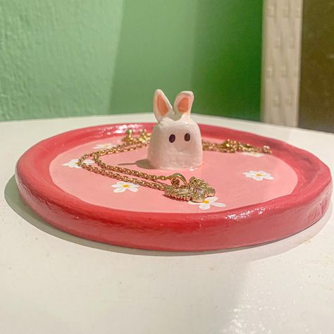 Air Dry Clay Bunny, Clay Trays, Clay Bunny, Bunny Jewelry, Diy Dish, Clay Keychain, Ceramic Bunny, Clay Crafts Air Dry, Ceramics Ideas Pottery