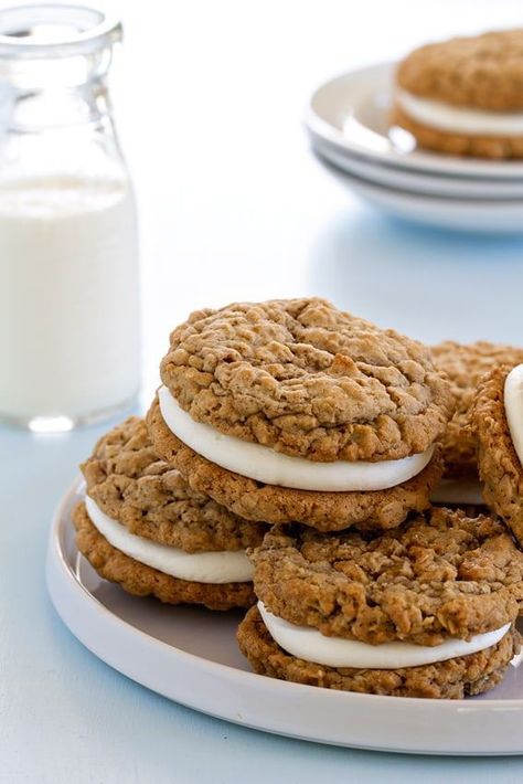 Oatmeal Pies, Homemade Oatmeal Cream Pies, Oatmeal Cinnamon, Bbq Dessert, Weight Watcher Desserts, Oatmeal Cream Pies, Carrot Cake Cookies, Homemade Oatmeal, Cream Pies