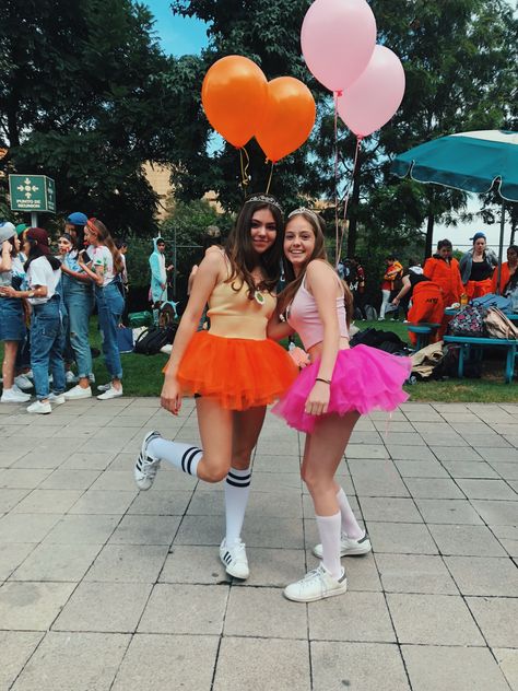 Princess Peach And Daisy Diy Costume, Daisy And Peach Halloween Costumes, Daisy Princess Costume, Daisy Mario Kart Costume, Peach And Daisy Halloween Costume, Diy Peach Costume, Diy Princess Daisy Costume, Luigi And Daisy Costume, Princess Peach Costume Diy Women