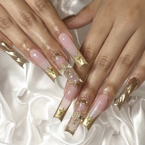 ig: nailssbyshareth Birthday Gold Nails, Cream Nails With Gold, Light Green Nails Square, White Marble And Gold Nails, Nails To Match Gold Dress, Gold Nails Chrome, Clear And Gold Nails, Nail Gold Design, White N Gold Nails