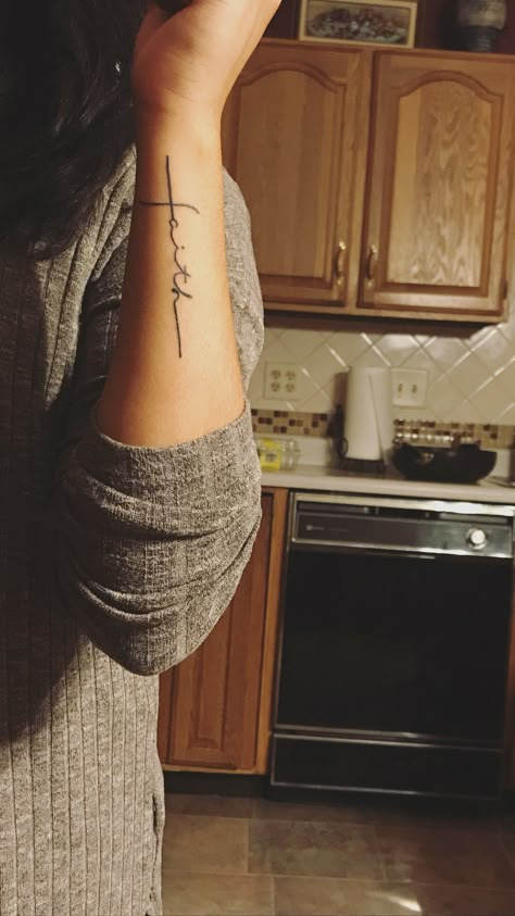 Always have faith. 🖤 Tattoos On Arm, 27 Tattoo, Small Cross Tattoos, Tatuagem Masculina Pequena, Cross Tattoos For Women, Small Forearm Tattoos, Wing Tattoo Designs, Cross Tattoos, Faith Tattoo