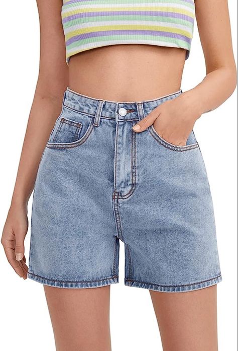 We love this denim dad short with harness boots, exaggerated toe western style boots, cozy sweaters, and oversized belted blazers as a transitional piece for fall. These high waisted shorts are more fitted at the waist but loose and open at the legs with a slightly longer inseam. Look for them with a finished or raw edge hem, but not overly distressed. Shop at the link here! Kimono Lingerie, Women's Denim Jeans, Spring Shorts, Short Denim, Straight Leg Denim, Mom Shorts, High Waisted Shorts Denim, Denim Shorts Women, Women Denim Jeans