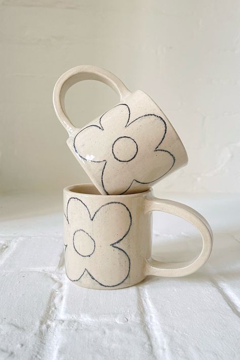 Handmade stoneware floral pencil mugs. Made by Harriet Cheal Ceramics, a available on Etsy. #handmademugs #ceramicartist #potterylove #floralart #pencilwork Ceramics Mug, Floral Mugs, Drawing Floral, Cerámica Ideas, Handmade Cups, Colorful Ceramics, Ceramics Ideas Pottery, Tea Or Coffee, Stoneware Pottery