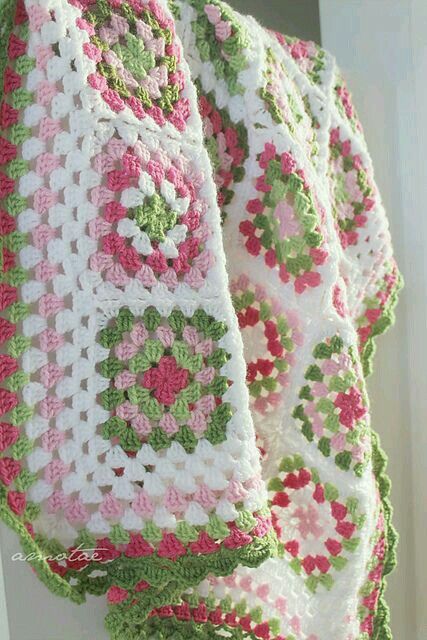 Cherry Blossom Blanket, Crocheted Blanket, Crochet Blanket Designs, Bantal Sofa, Crochet Quilt, Haken Baby, Crochet Motifs, Granny Square Crochet Pattern, Crochet Square