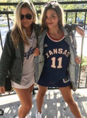 This one of the cutest gameday outfits at the University of Kansas. Ku Basketball Game Outfit, College World Series Outfit, Ku Gameday Outfit, Kansas University Aesthetic, Ku Game Day Outfits, College Football Game Outfit, Iconic Pictures, Ku Basketball, Basketball Game Outfit