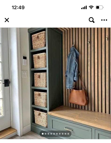 Mudroom Remodel, Decorating Ideas Christmas, Decor Christmas Home, Mud Room Entry, Mudroom Decor, Home Hall Design, Mudroom Design, Hallway Designs, Home Decor Ideas Living Room