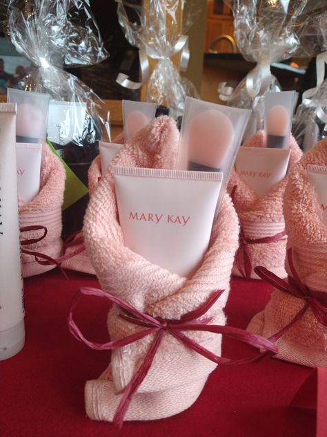 Make Up Gift Box Ideas, Mary Kay Gift Wrapping Ideas, Beauty Bags Gift Ideas, Beauty Basket Gift Ideas, Beauty Box Ideas, Mary Kay Gift Ideas, Mary Kay Holiday Gift Ideas, Mary Kay Christmas Gift Ideas, Mary Kay Open House